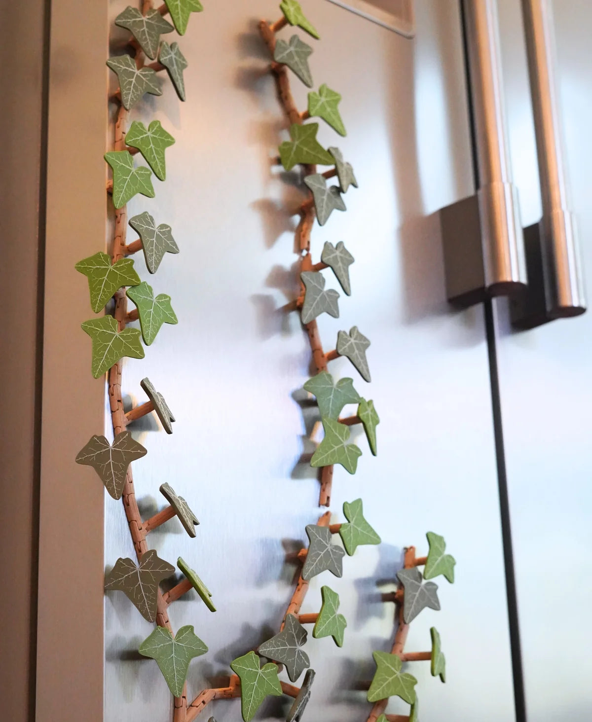 MagLeaf Magnetic Vine With Articulating Stems, Fridge Magnet (Morning Glory, Ivy Leaf & Boston Ivy Leaf)