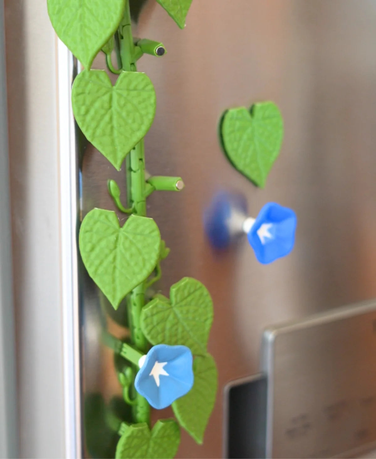 MagLeaf Magnetic Vine With Articulating Stems, Fridge Magnet (Morning Glory & Ivy Leaf)